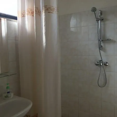 Vestonicka Jizdarna Apartment *